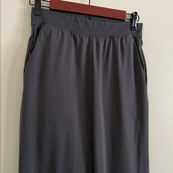 Uniqlo Women's Charcoal Jogger Pants - Picture 4 of 15